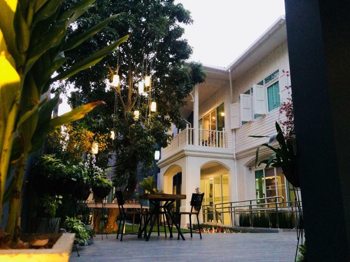 Lana Beds & Space Chiang Mai Bagian luar foto
